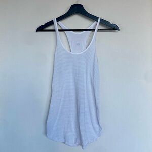 Lululemon women’s white workout tank, size 4. Perfect condition.